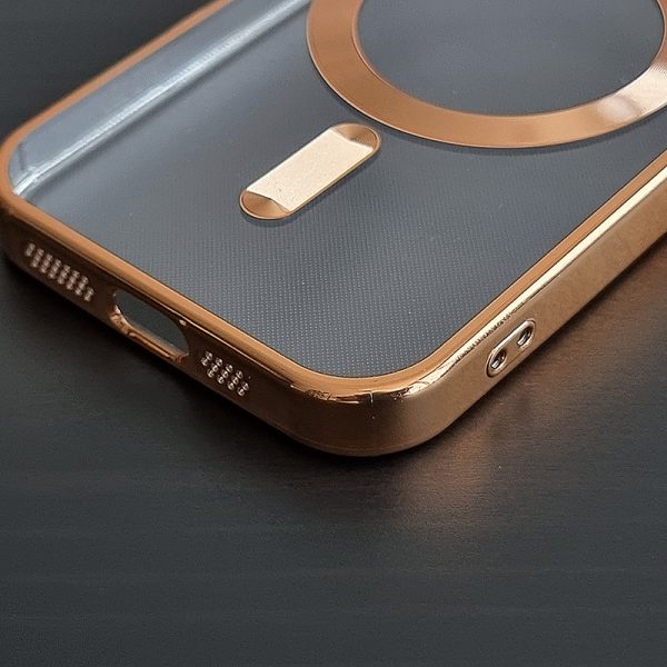 Прозрачен силиконов калъф за iPhone 15 Pro Max златен отдолу