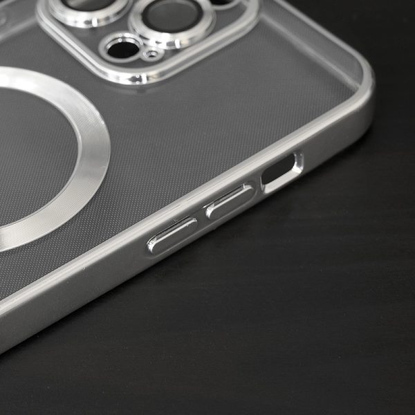 Прозрачен силиконов калъф за iPhone 15 сребърен копчета