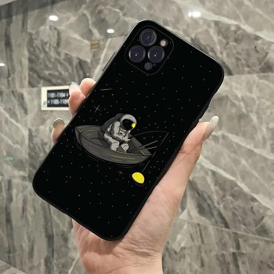 Силиконов калъф с астронавт за iPhone 15